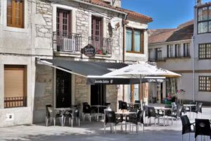 Caf&eacute; &ndash; Bar A Plaza