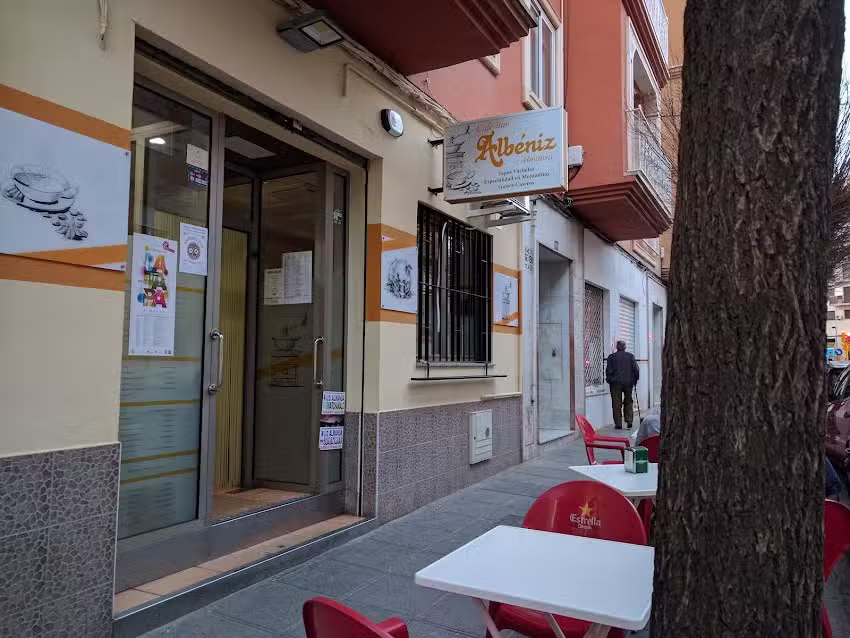 Caf&eacute;-Bar Alb&eacute;niz Almansa.