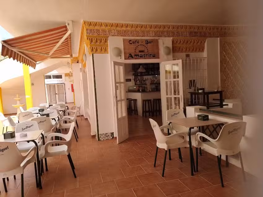 Caf&eacute; &ndash; Bar Amatrira