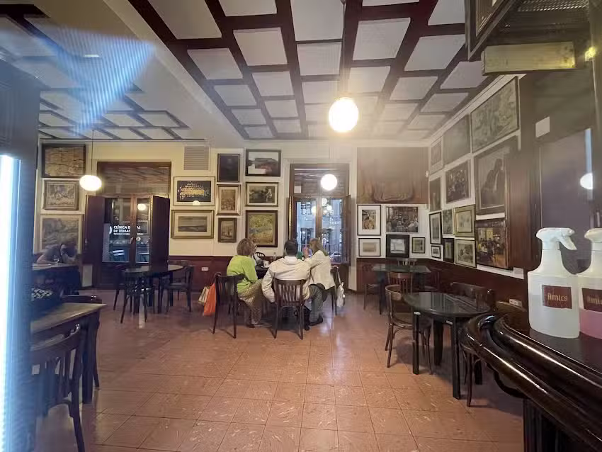 Caf&eacute; &ndash; Bar Amics de les Arts