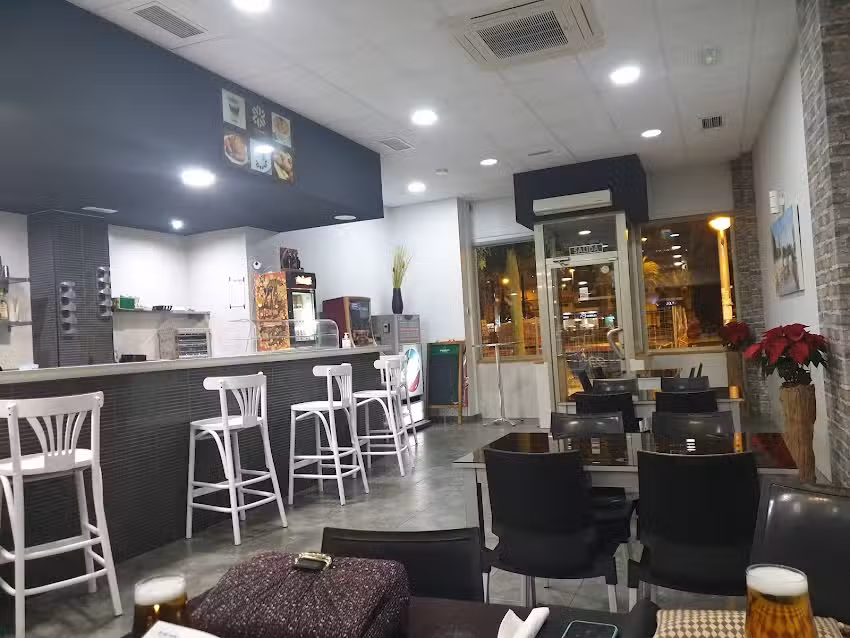 Caf&eacute; Bar Aurora