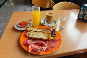 Caf&eacute; bar, Avenida