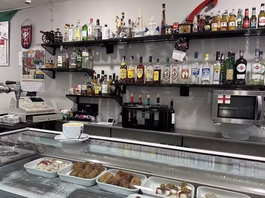 Cafe &ndash; Bar Bachima&ntilde;a