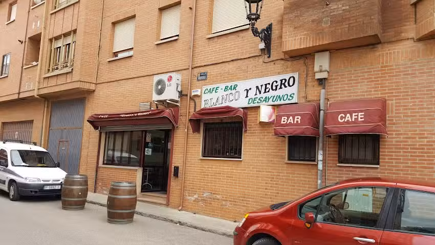 Cafe Bar Blanco y Negro