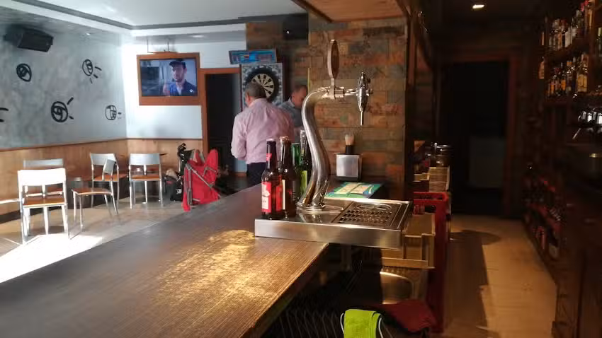 &lsquo;Caf&eacute; Bar Blues&rsquo;