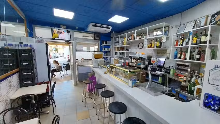 Caf&eacute; Bar Caba&ntilde;al