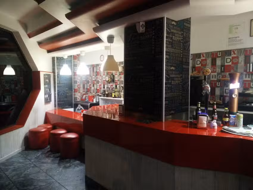 Caf&eacute; Bar Cadillac