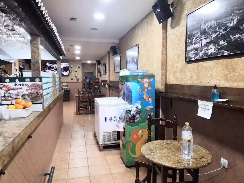 Caf&eacute; Bar Candilejas