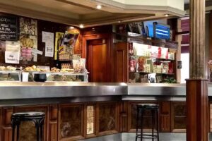 Caf&eacute; Bar Casino