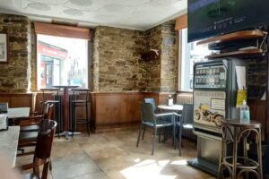 Caf&eacute; Bar Club