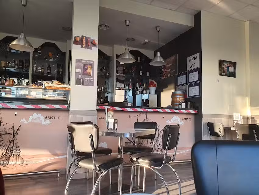 Caf&eacute; &ndash; Bar Col&oacute;n