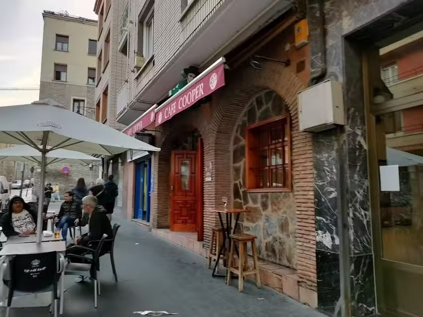 Caf&eacute; Bar Cooper