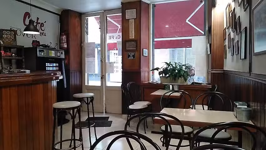 Caf&eacute; Bar Dover