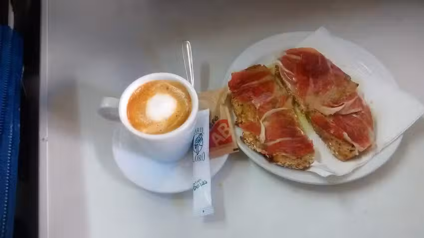 Cafe &ndash; Bar El Loro