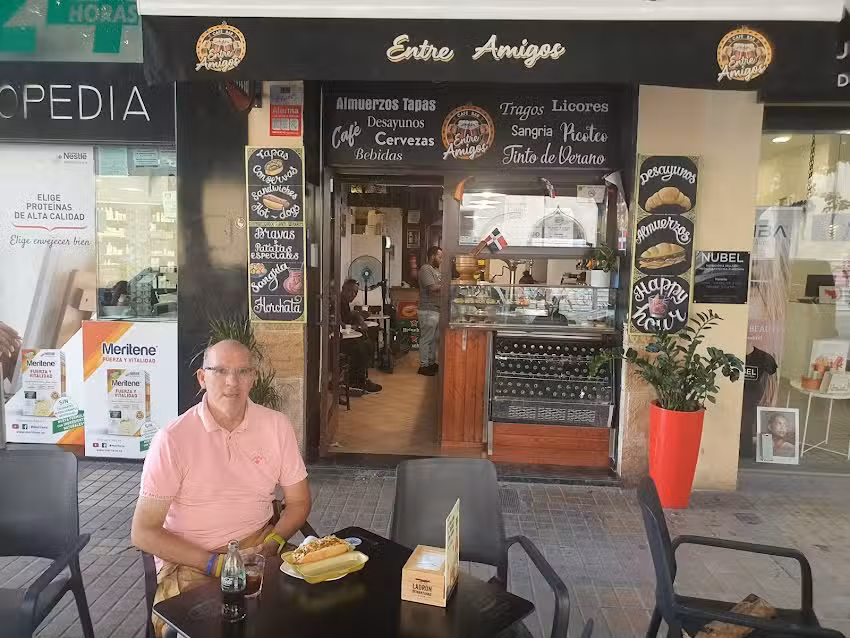 Caf&eacute; Bar Entre Amigos Bar Colombiano