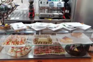 CAF&Eacute; BAR EQUUS PICOTEO.