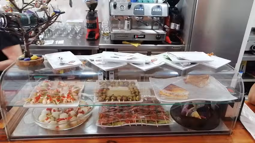 CAF&Eacute; BAR EQUUS PICOTEO.