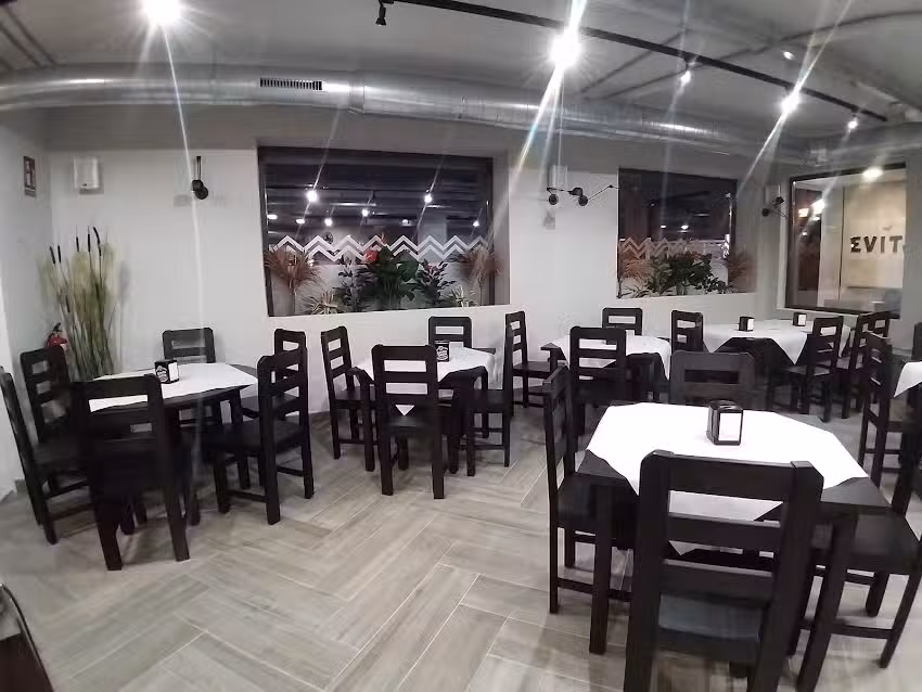 CAF&Eacute; BAR EVITA