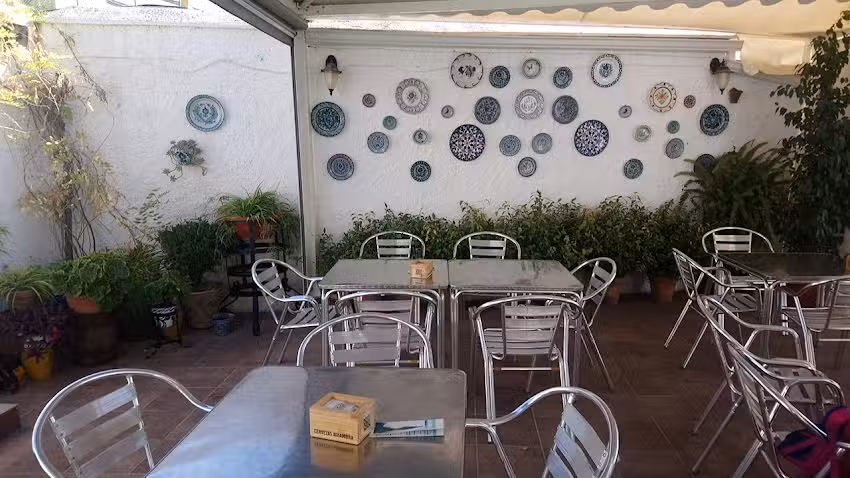 Caf&eacute; Bar Fuente Chica