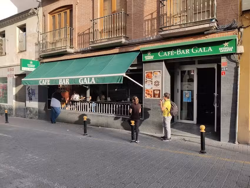 Caf&eacute;-Bar Gala