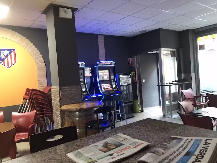 Caf&eacute; Bar In&eacute;s