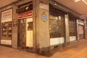 Caf&eacute; bar ispilu