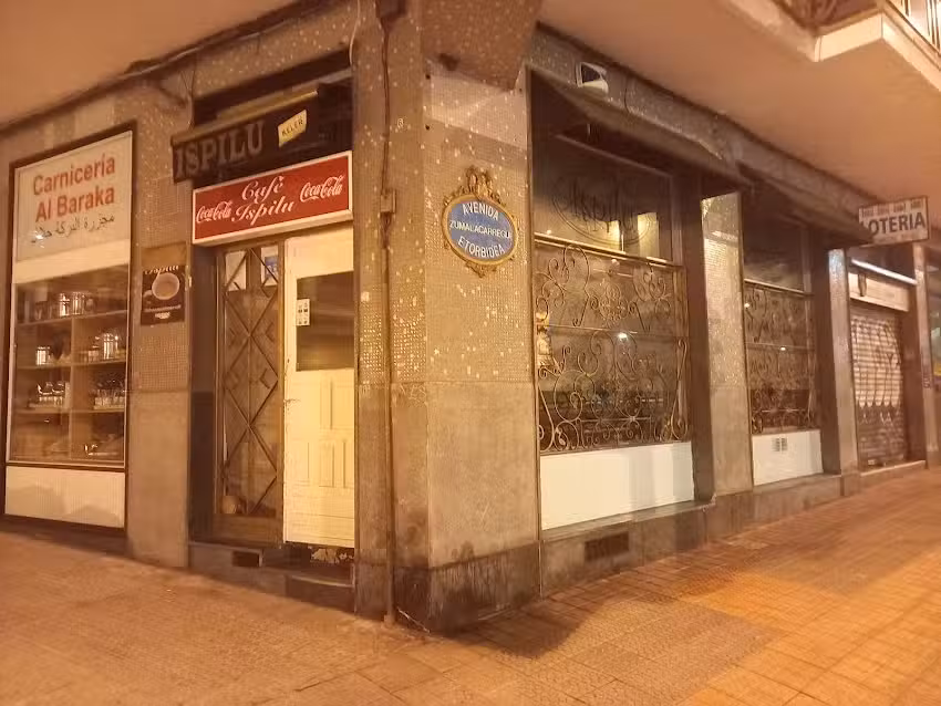 Caf&eacute; bar ispilu