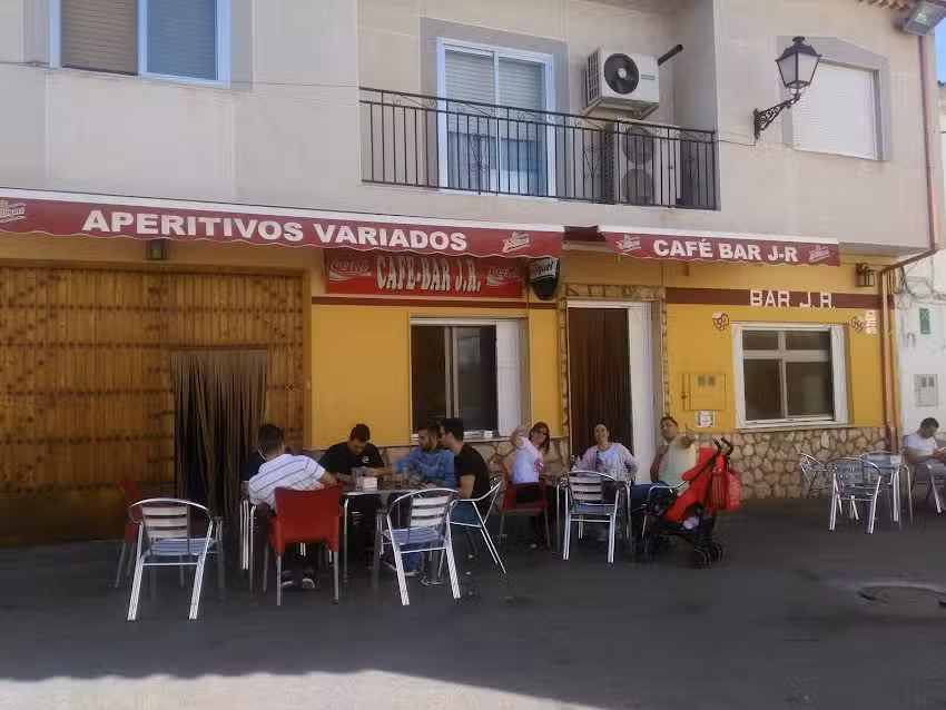 CAF&Eacute;-BAR J.R.