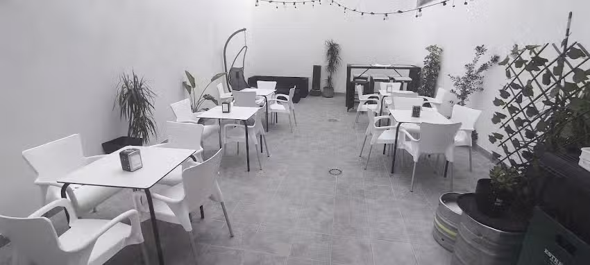 Caf&eacute; Bar Jard&iacute;n