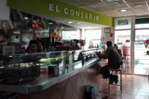 Cafe Bar &laquo;la Familia&raquo; el antiguo Conserje