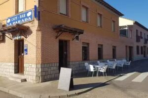 CAF&Eacute;-BAR LA PARADA.