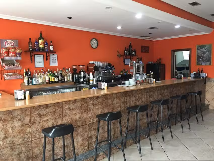 Caf&eacute; &ndash; Bar LA PIRAMIDE