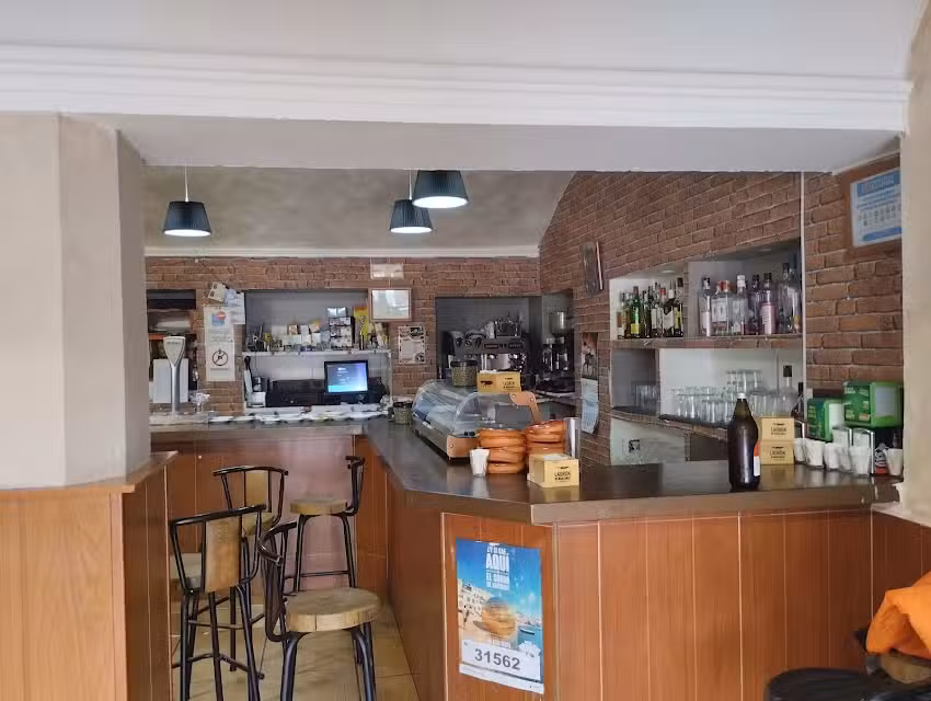 CAF&Eacute;-BAR LA PLAZA