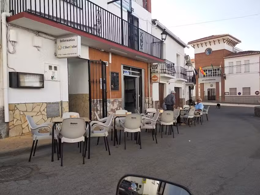 Caf&eacute; Bar La Plaza