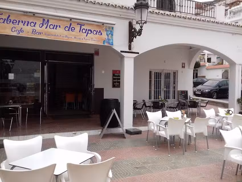 CAF&Eacute; BAR LA PLAZA