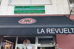 Caf&eacute;-bar La Revuelta.