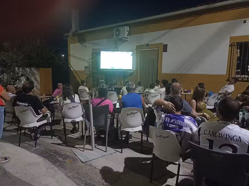 Caf&eacute; -Bar &laquo;La Rubia &laquo;