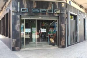 caf&eacute;-bar _la sede_.