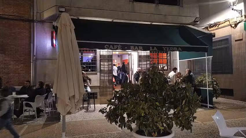 Caf&eacute; &ndash; Bar La Yedra