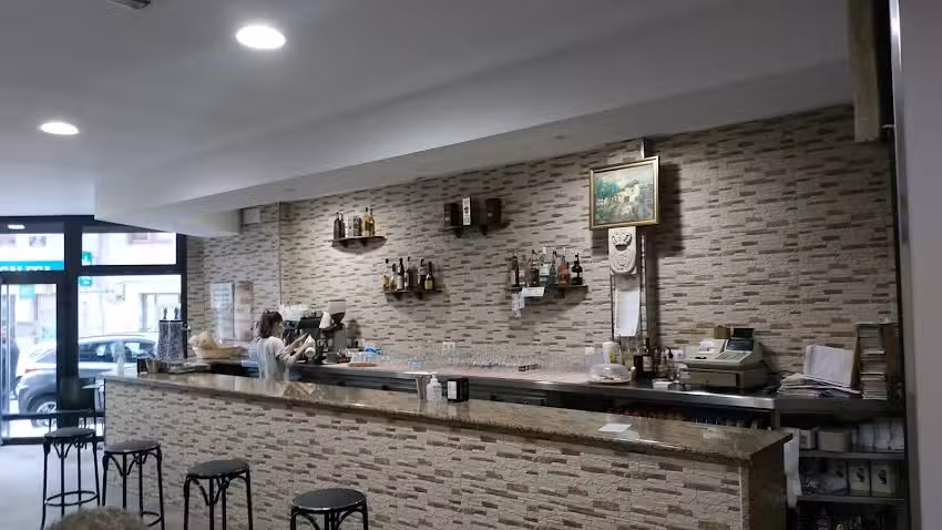 Caf&eacute;-Bar Lal&iacute;n