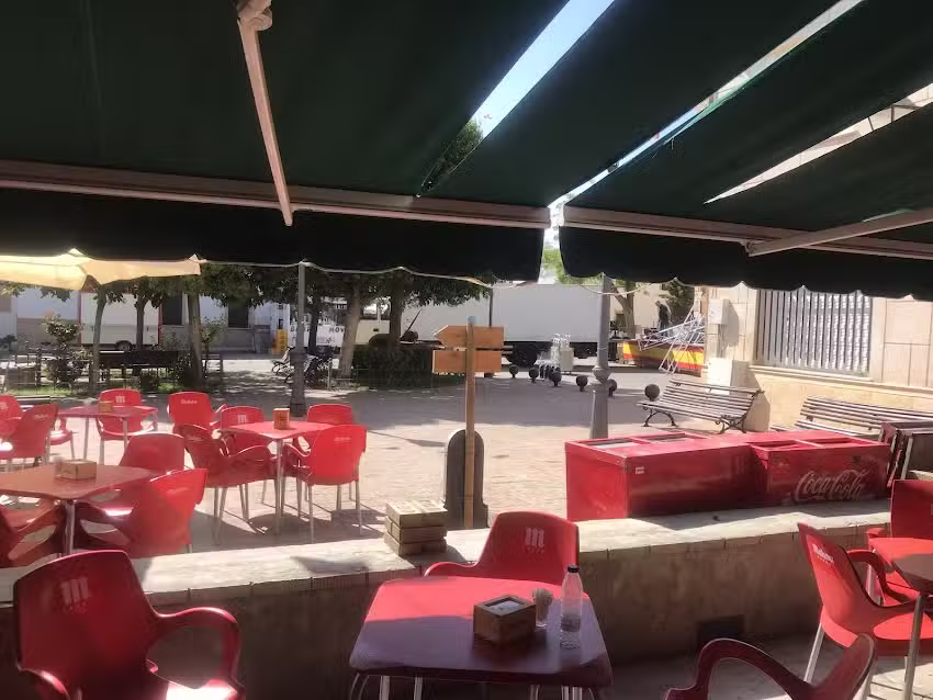 Caf&eacute; Bar Larry