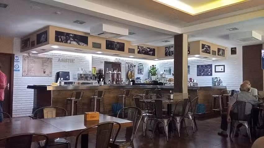 Caf&eacute; Bar Linares