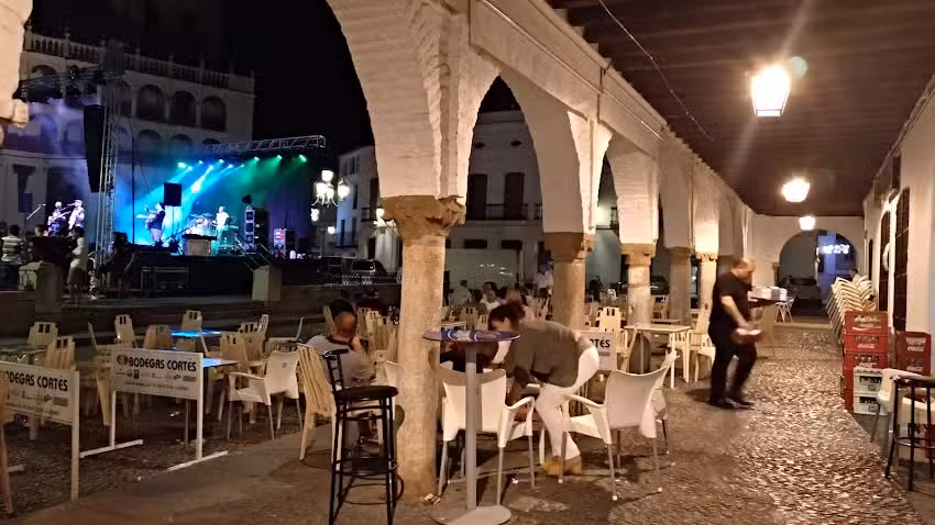 Caf&eacute; &ndash; Bar Los Claveles