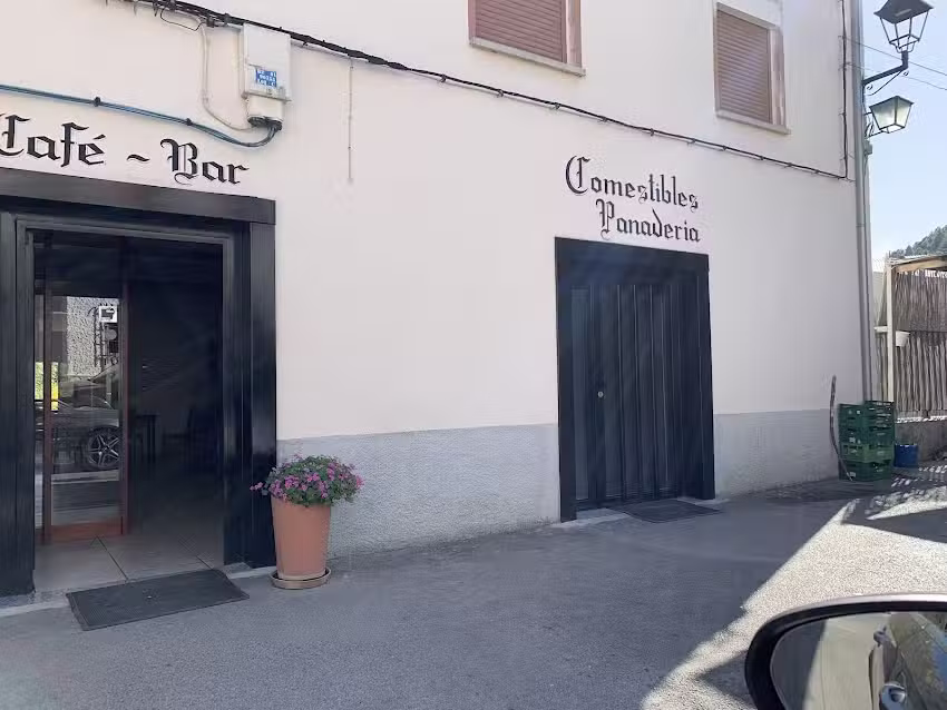 Caf&eacute;-Bar Los Giles.