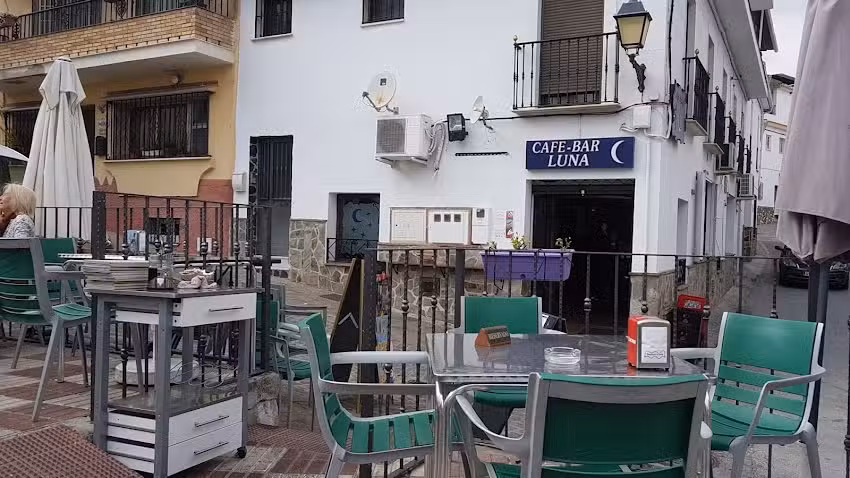 Caf&eacute; Bar Luna