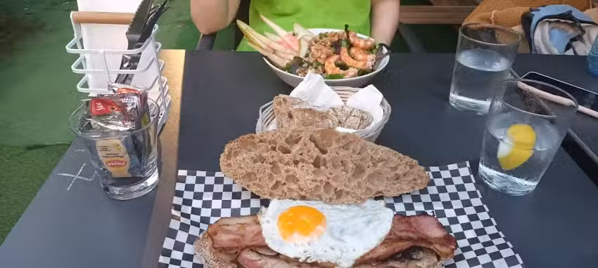 Caf&eacute;-Bar Malo Ser&aacute; !! Noia