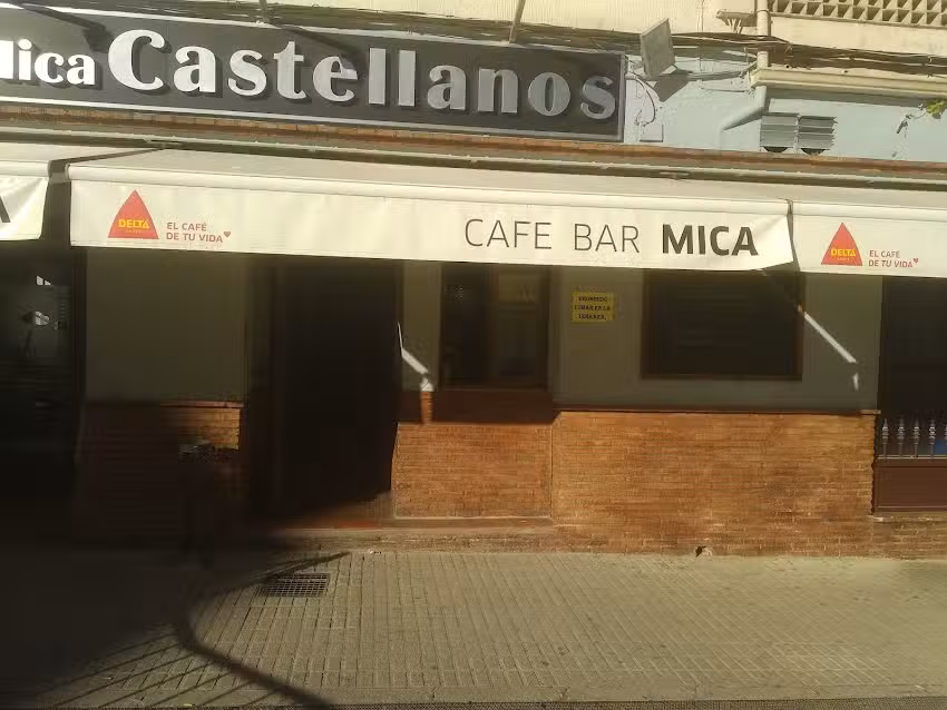 Caf&eacute; bar mica