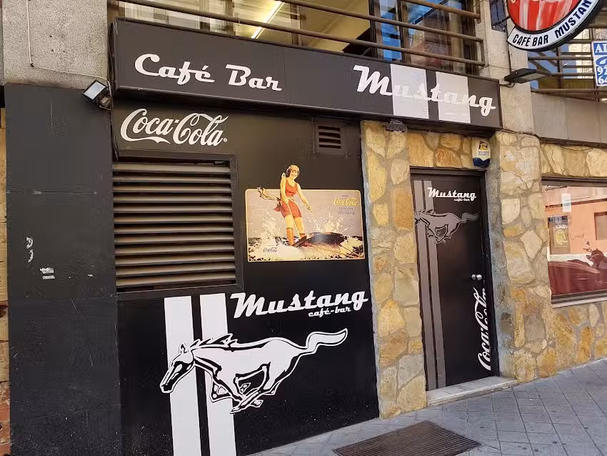 Caf&eacute; Bar Mustang