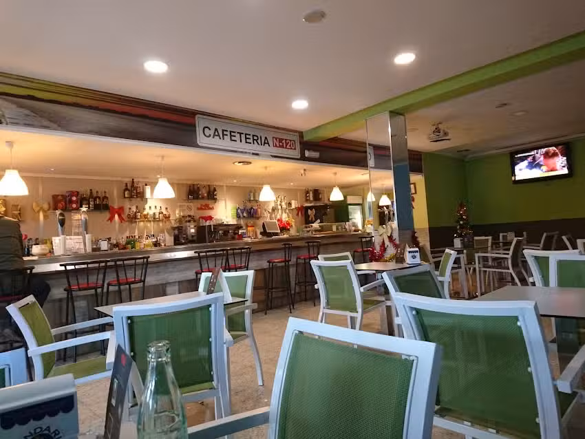 Caf&eacute; Bar N-120