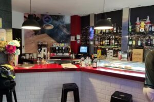 Caf&eacute; Bar New Chambolier